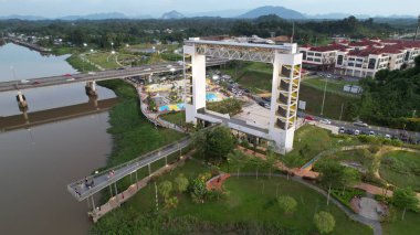 Kuching, Malezya - 6 Temmuz 2024: Batu Kawah Riverbank Parkı