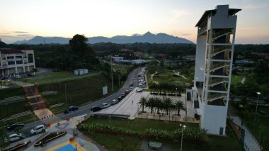 Kuching, Malezya - 6 Temmuz 2024: Batu Kawah Riverbank Parkı