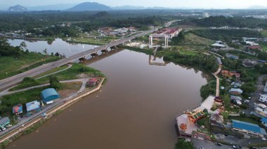 Kuching, Malezya - 6 Temmuz 2024: Batu Kawah Riverbank Parkı