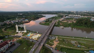 Kuching, Malezya - 6 Temmuz 2024: Batu Kawah Riverbank Parkı