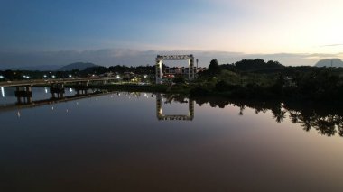 Kuching, Malezya - 6 Temmuz 2024: Batu Kawah Riverbank Parkı