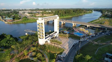 Kuching, Malezya - 6 Temmuz 2024: Batu Kawah Riverbank Parkı