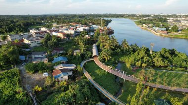 Kuching, Malezya - 6 Temmuz 2024: Batu Kawah Riverbank Parkı