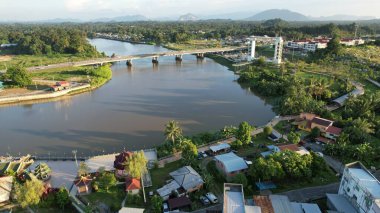 Kuching, Malezya - 6 Temmuz 2024: Batu Kawah Riverbank Parkı