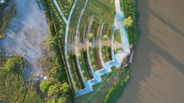 Kuching, Malezya - 6 Temmuz 2024: Batu Kawah Riverbank Parkı