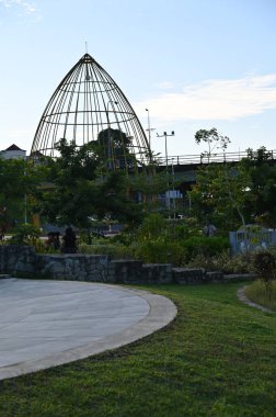 Kuching, Malezya - 6 Temmuz 2024: Batu Kawah Riverbank Parkı