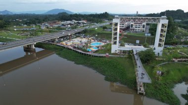 Kuching, Malezya - 6 Temmuz 2024: Batu Kawah Riverbank Parkı