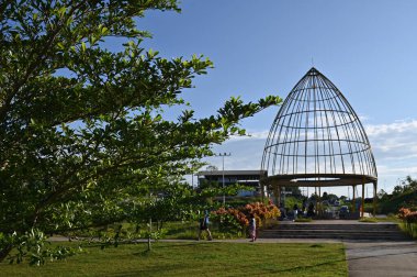 Kuching, Malezya - 6 Temmuz 2024: Batu Kawah Riverbank Parkı