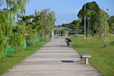 Kuching, Malezya - 6 Temmuz 2024: Batu Kawah Riverbank Parkı