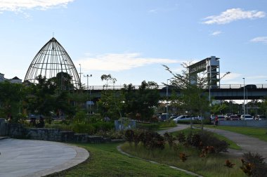 Kuching, Malezya - 6 Temmuz 2024: Batu Kawah Riverbank Parkı