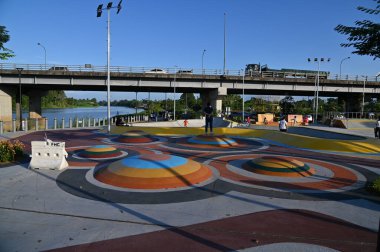 Kuching, Malezya - 6 Temmuz 2024: Batu Kawah Riverbank Parkı