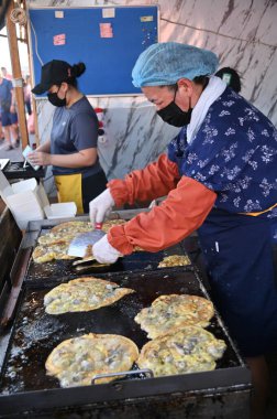 Kuching, Malezya - 3 Ağustos 2024: Yemek Festivali Sokak Fuarı