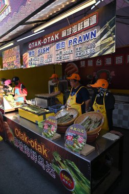 Kuching, Malezya - 3 Ağustos 2024: Yemek Festivali Sokak Fuarı