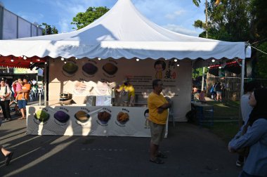 Kuching, Malezya - 3 Ağustos 2024: Yemek Festivali Sokak Fuarı
