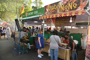 Kuching, Malezya - 3 Ağustos 2024: Yemek Festivali Sokak Fuarı