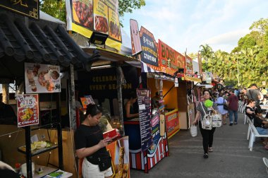 Kuching, Malezya - 3 Ağustos 2024: Yemek Festivali Sokak Fuarı
