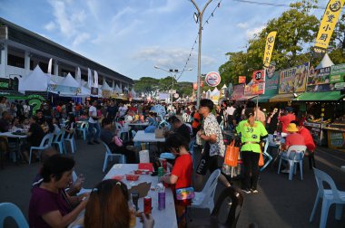Kuching, Malezya - 3 Ağustos 2024: Yemek Festivali Sokak Fuarı