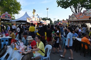 Kuching, Malezya - 3 Ağustos 2024: Yemek Festivali Sokak Fuarı