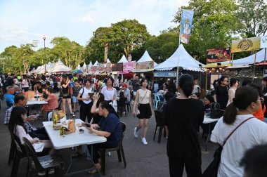 Kuching, Malezya - 3 Ağustos 2024: Yemek Festivali Sokak Fuarı