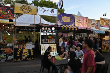 Kuching, Malezya - 3 Ağustos 2024: Yemek Festivali Sokak Fuarı