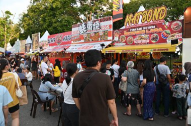 Kuching, Malezya - 3 Ağustos 2024: Yemek Festivali Sokak Fuarı