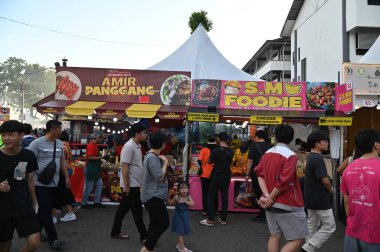 Kuching, Malezya - 3 Ağustos 2024: Yemek Festivali Sokak Fuarı