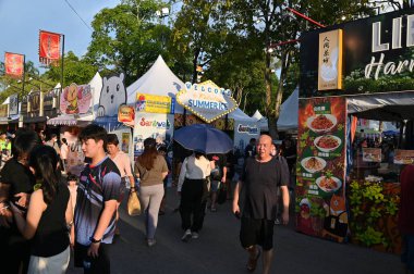 Kuching, Malezya - 3 Ağustos 2024: Yemek Festivali Sokak Fuarı