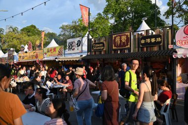 Kuching, Malezya - 3 Ağustos 2024: Yemek Festivali Sokak Fuarı