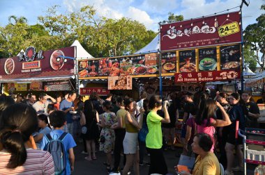 Kuching, Malezya - 3 Ağustos 2024: Yemek Festivali Sokak Fuarı