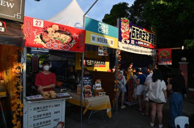 Kuching, Malezya - 3 Ağustos 2024: Yemek Festivali Sokak Fuarı