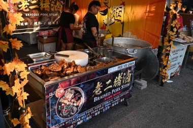Kuching, Malezya - 3 Ağustos 2024: Yemek Festivali Sokak Fuarı