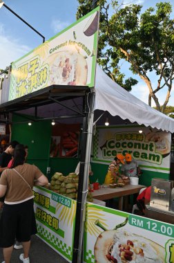 Kuching, Malezya - 3 Ağustos 2024: Yemek Festivali Sokak Fuarı