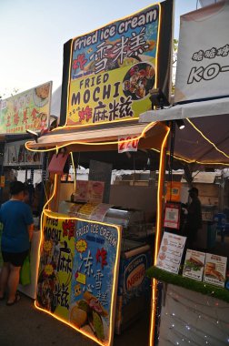 Kuching, Malezya - 3 Ağustos 2024: Yemek Festivali Sokak Fuarı