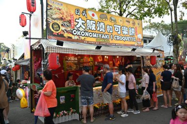 Kuching, Malezya - 3 Ağustos 2024: Yemek Festivali Sokak Fuarı