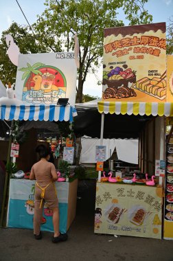 Kuching, Malezya - 3 Ağustos 2024: Yemek Festivali Sokak Fuarı