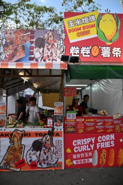 Kuching, Malezya - 3 Ağustos 2024: Yemek Festivali Sokak Fuarı