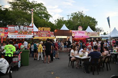 Kuching, Malezya - 3 Ağustos 2024: Yemek Festivali Sokak Fuarı