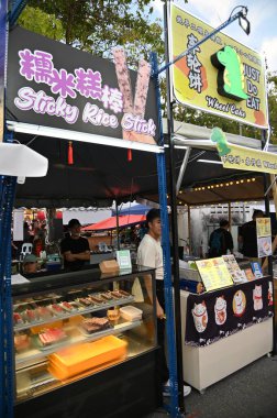 Kuching, Malezya - 3 Ağustos 2024: Yemek Festivali Sokak Fuarı