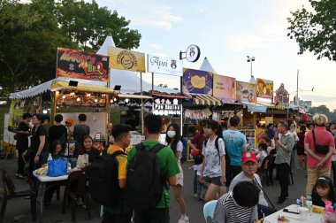 Kuching, Malezya - 3 Ağustos 2024: Yemek Festivali Sokak Fuarı