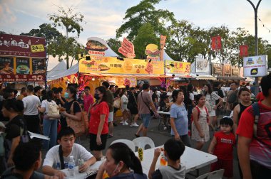 Kuching, Malezya - 3 Ağustos 2024: Yemek Festivali Sokak Fuarı