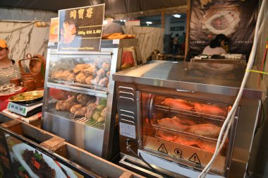 Kuching, Malezya - 3 Ağustos 2024: Yemek Festivali Sokak Fuarı