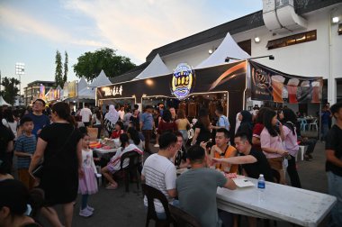 Kuching, Malezya - 3 Ağustos 2024: Yemek Festivali Sokak Fuarı