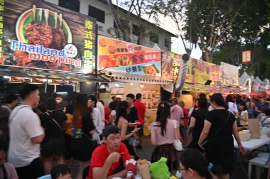 Kuching, Malezya - 3 Ağustos 2024: Yemek Festivali Sokak Fuarı
