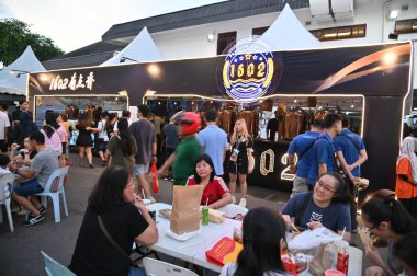 Kuching, Malezya - 3 Ağustos 2024: Yemek Festivali Sokak Fuarı