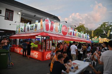 Kuching, Malezya - 3 Ağustos 2024: Yemek Festivali Sokak Fuarı