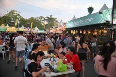 Kuching, Malezya - 3 Ağustos 2024: Yemek Festivali Sokak Fuarı