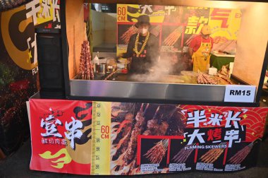 Kuching, Malezya - 3 Ağustos 2024: Yemek Festivali Sokak Fuarı