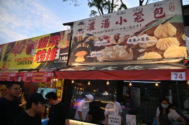 Kuching, Malezya - 3 Ağustos 2024: Yemek Festivali Sokak Fuarı
