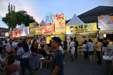 Kuching, Malezya - 3 Ağustos 2024: Yemek Festivali Sokak Fuarı