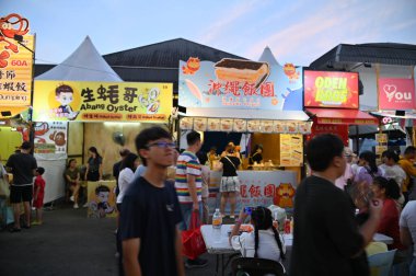 Kuching, Malezya - 3 Ağustos 2024: Yemek Festivali Sokak Fuarı